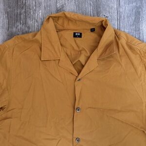 Uniqlo Mustard Button Down Short Sleeve Open Collar Shirt Men’s Medium
